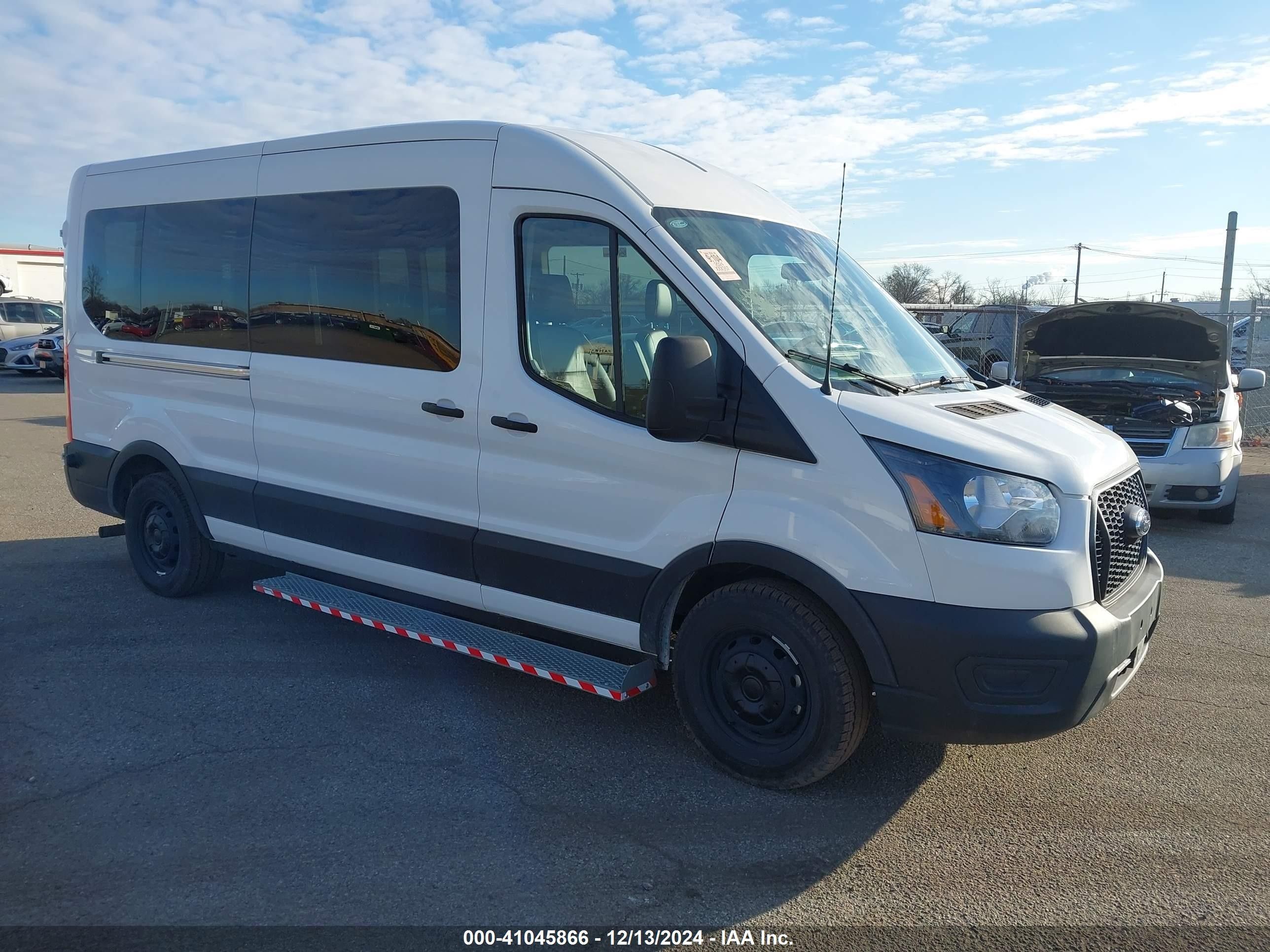1/18 BIGサイズ❗️フォード　トランジット Used Ford Transit Passenger 350 XL High Roof LWB RWD with