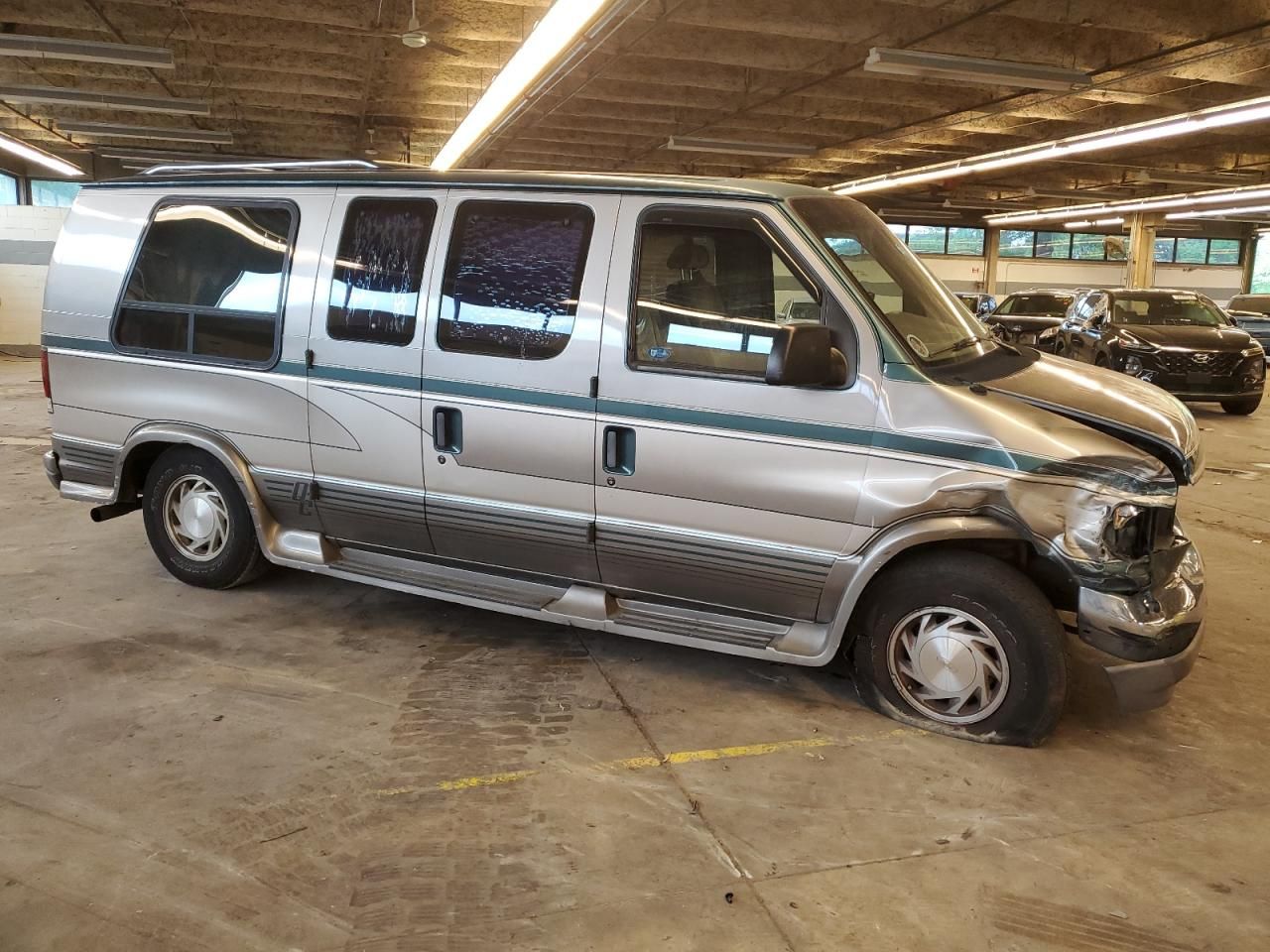 Price History 1995 Ford Econoline E150 Van vin