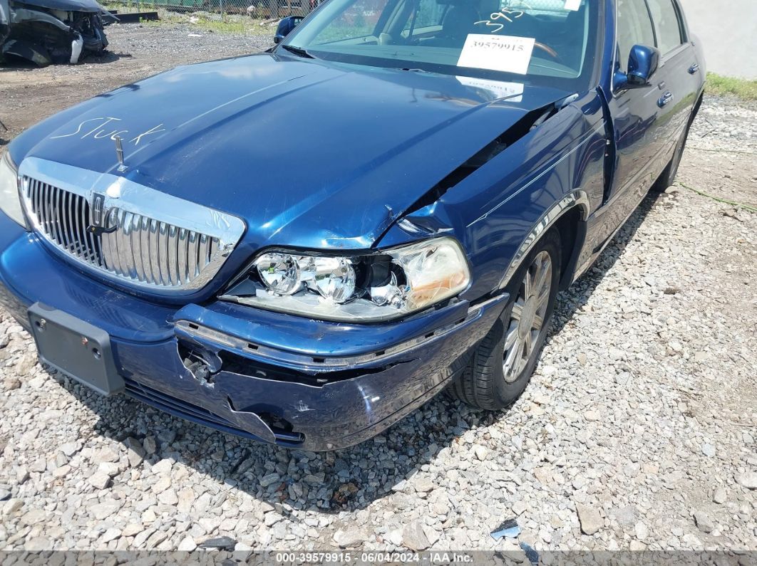 Price \u0026 History 2009 Lincoln Town Car Signature Limited 4.6l V-8 239hp vin:  2LNHM82V59X601199 | AutoHelperBot, image size:1062x795