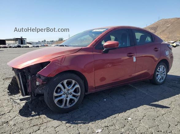 2018 Toyota Yaris Ia  Burgundy vin: 3MYDLBYV2JY304279