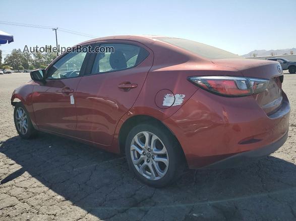 2018 Toyota Yaris Ia  Burgundy vin: 3MYDLBYV2JY304279