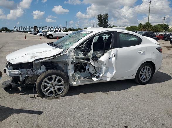 2018 Toyota Yaris Ia  White vin: 3MYDLBYV2JY313967