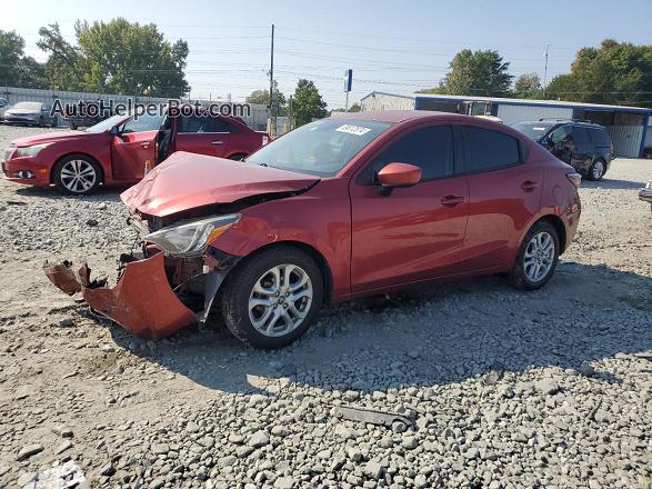 2018 Toyota Yaris Ia  Red vin: 3MYDLBYV5JY311730