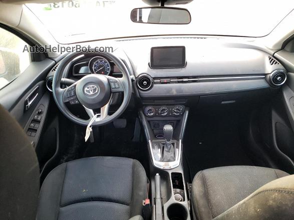 2018 Toyota Yaris Ia  Red vin: 3MYDLBYV5JY318578