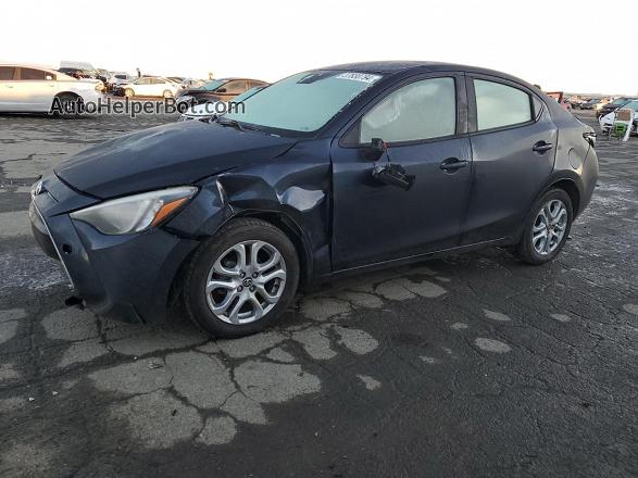 2018 Toyota Yaris Ia  Gray vin: 3MYDLBYV6JY310585
