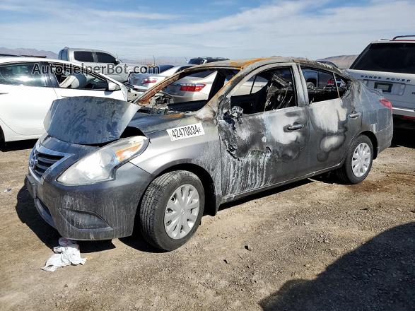 2017 Nissan Versa S Серый vin: 3N1CN7AP8HL809377
