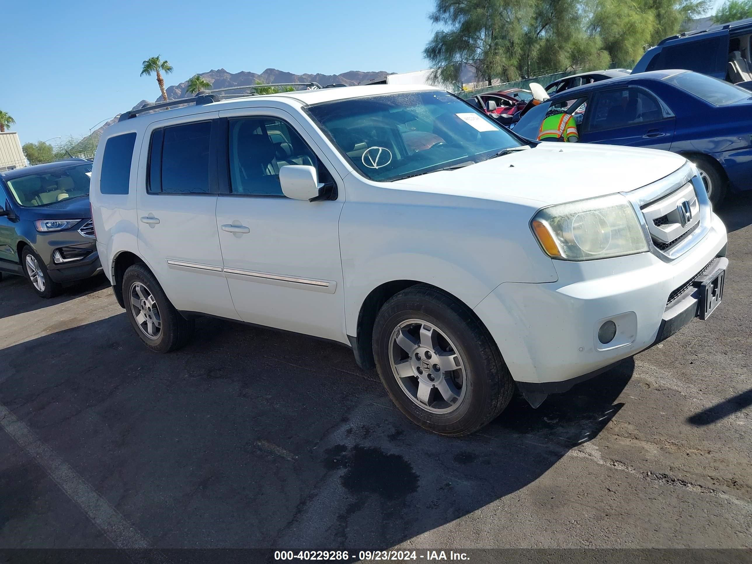 Price & History 2009 Honda Pilot Touring 3.5l V-6 Vvt, 250hp vin