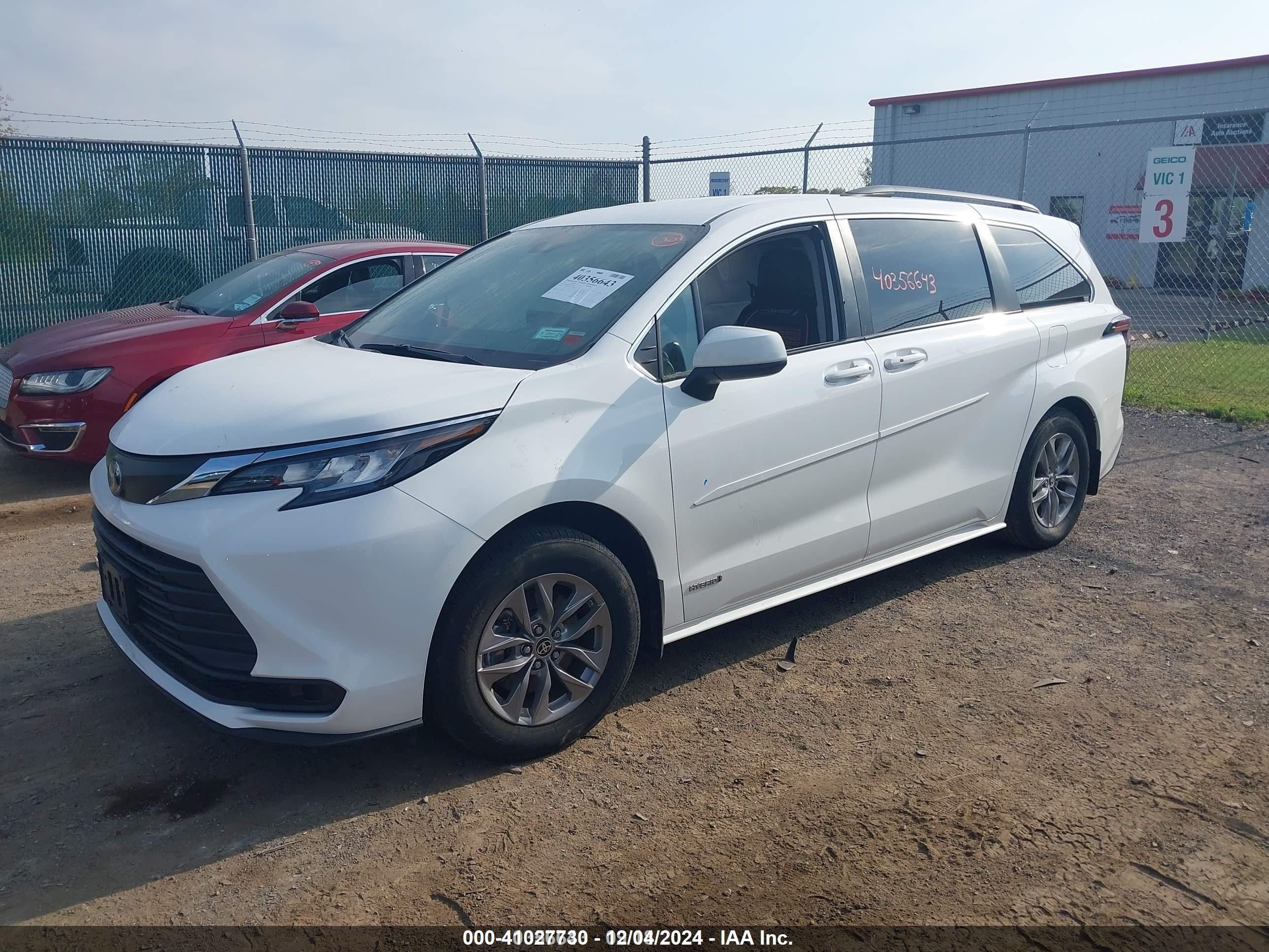 Price & History 2021 Toyota Sienna Le 2.5l I-4 Di, Dohc, Vvt