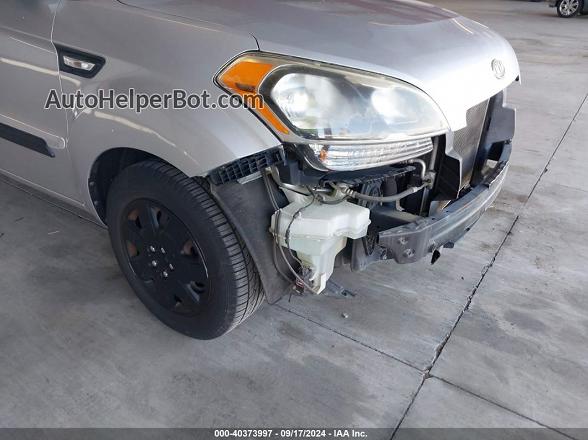 2012 Kia Soul   Серебряный vin: KNDJT2A50C7420936