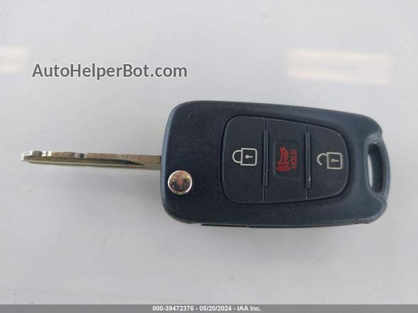 2012 Kia Soul   White vin: KNDJT2A51C7463892