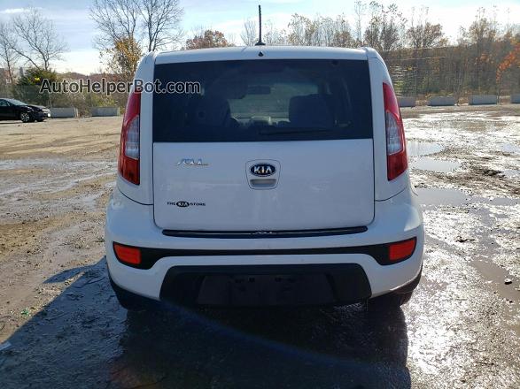 2012 Kia Soul  White vin: KNDJT2A56C7394679