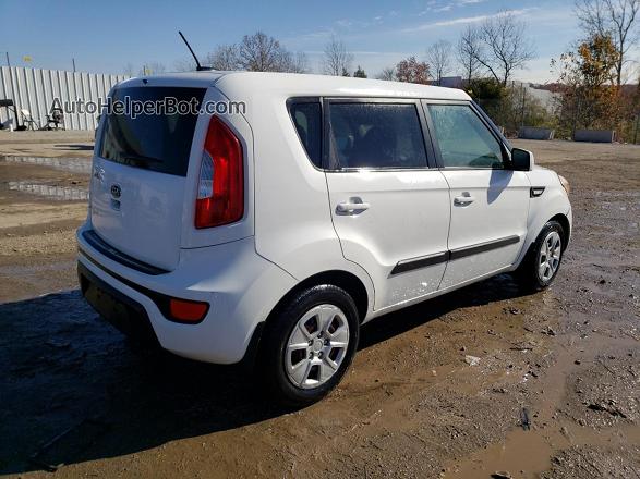 2012 Kia Soul  White vin: KNDJT2A56C7394679