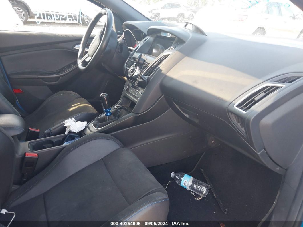 1,100-Mile 2016 Ford Focus RS for sale on BaT Auctions - sold for $43,500  on January 15, 2024 (Lot #133,475) | Bring a Trailer, image size:1062x795