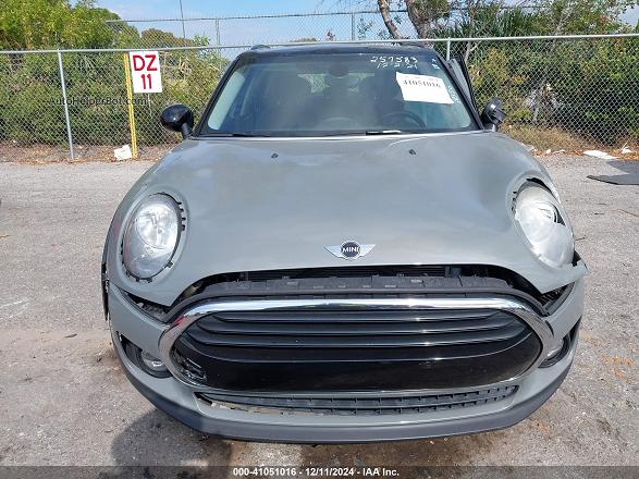 2018 Mini Clubman Cooper Gray vin: WMWLN5C56J2E34125